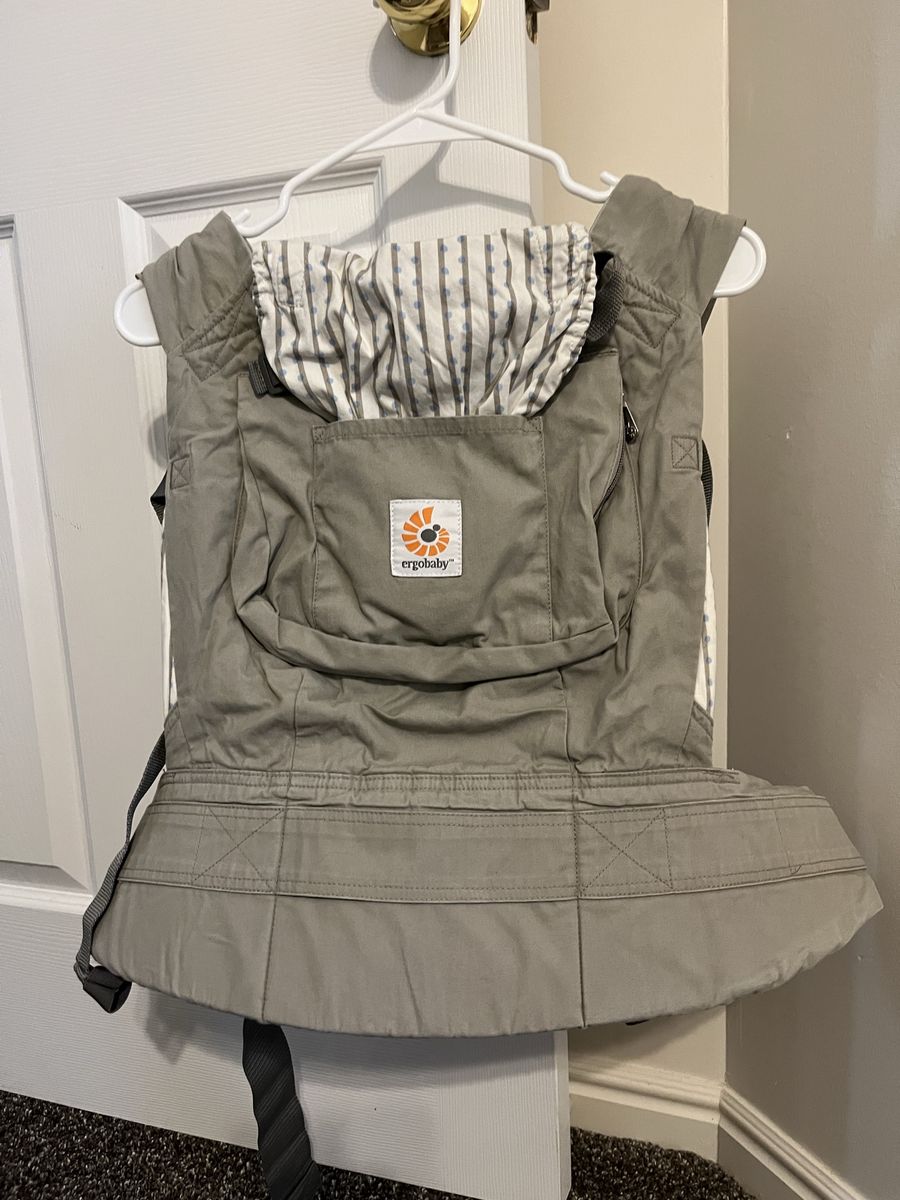Ergobaby carrier with infant insert