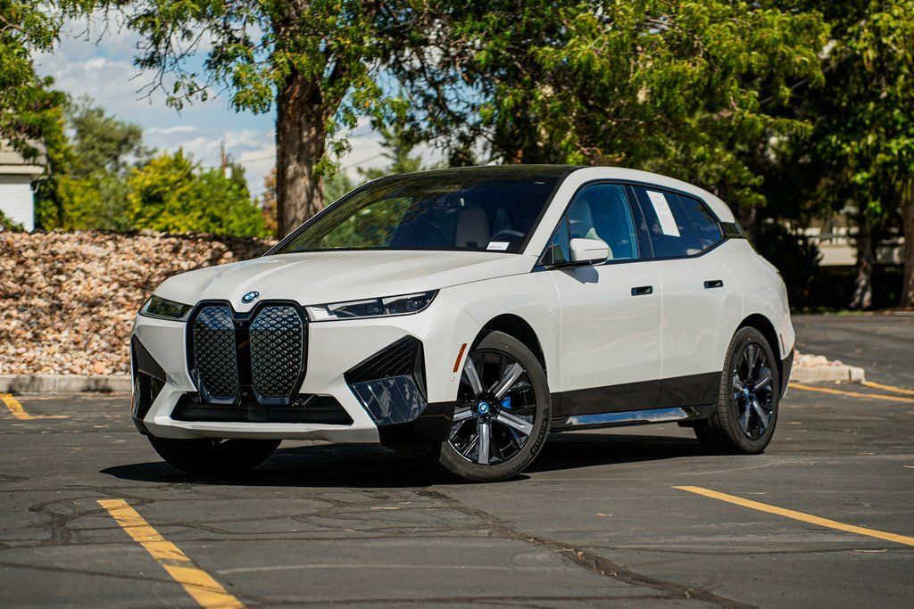 2025 BMW iX xDrive50