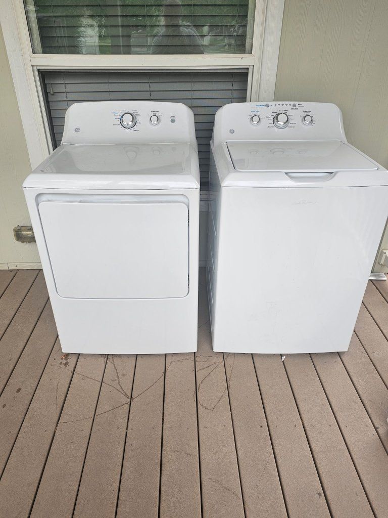 GE Washer and Dryer Set White GTW335ASN2WW GTD33GASK1WW