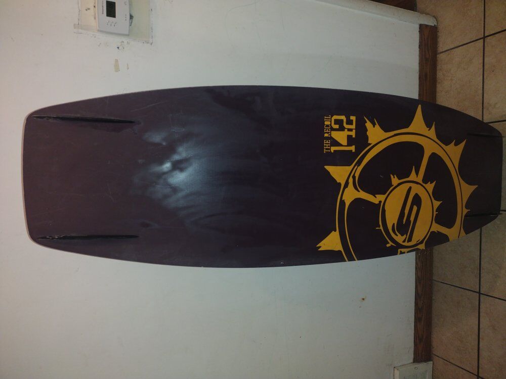 Kiteboard Slingshot Ignition 142
in great conditio