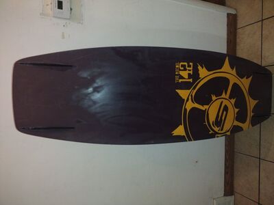 Kiteboard Slingshot Ignition 142
in great conditio