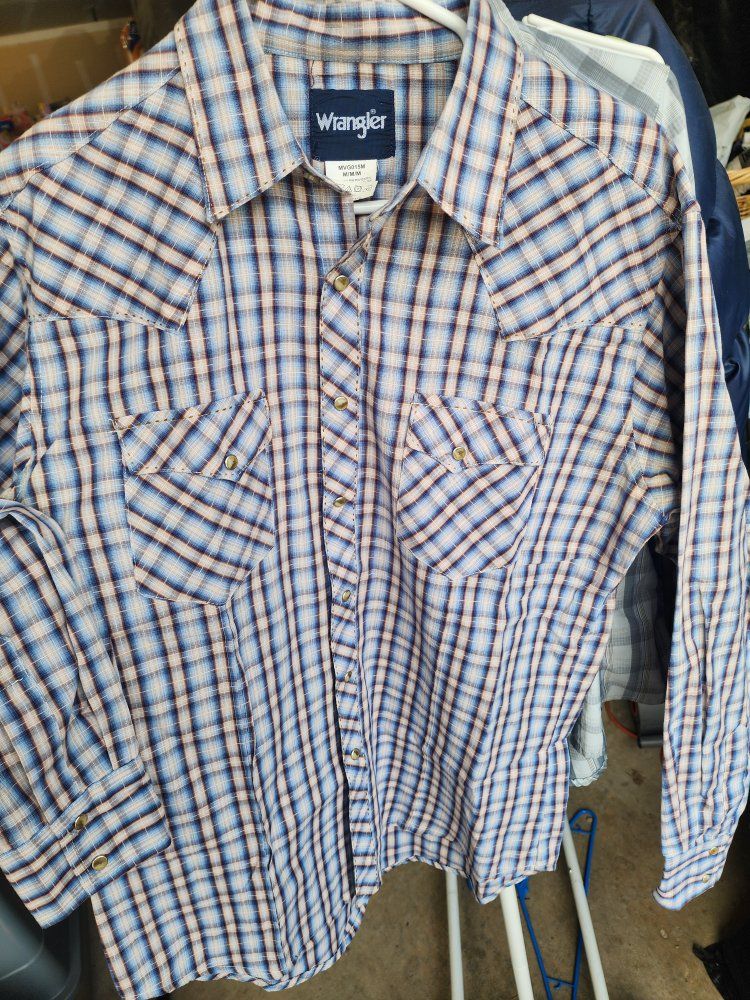 Wrangler mens shirt size Medium