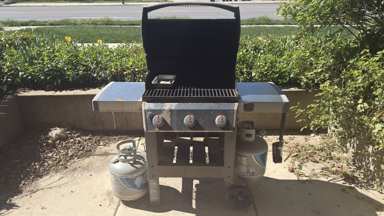 Weber Spirit II E-310 gas Grill W/ Propane Tanks
