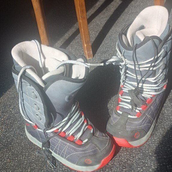 '$ REDUCED'. Women's NITRO Snowboard boots