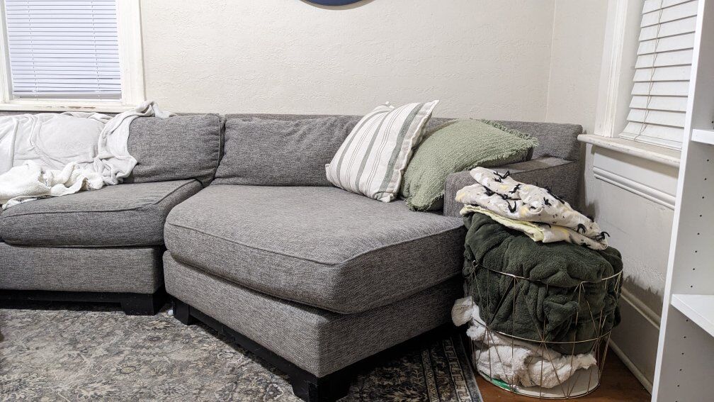 Large large textured gray sectional (machine washa