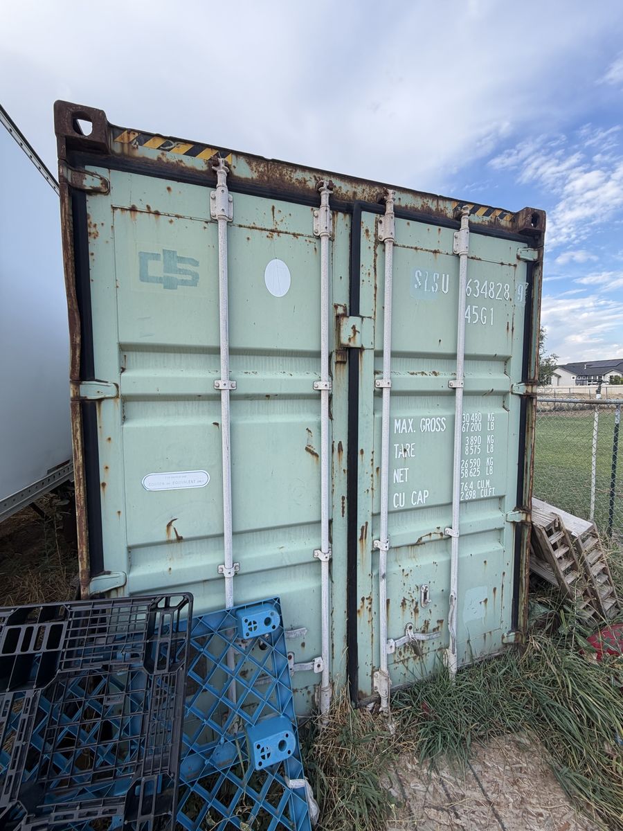 40’ shipping container