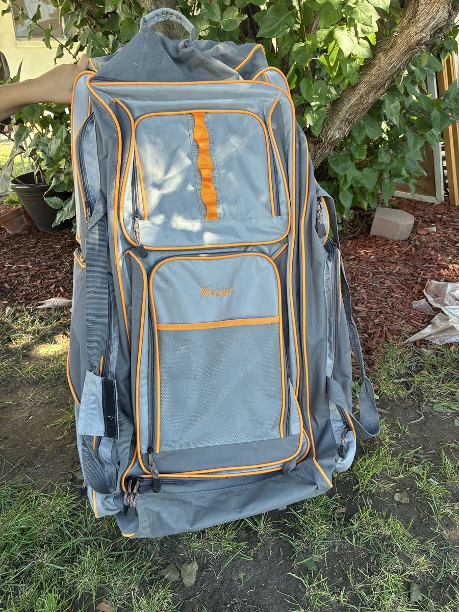 Rolling duffle bag luggage