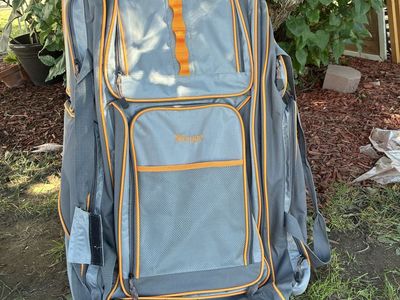 Rolling duffle bag luggage