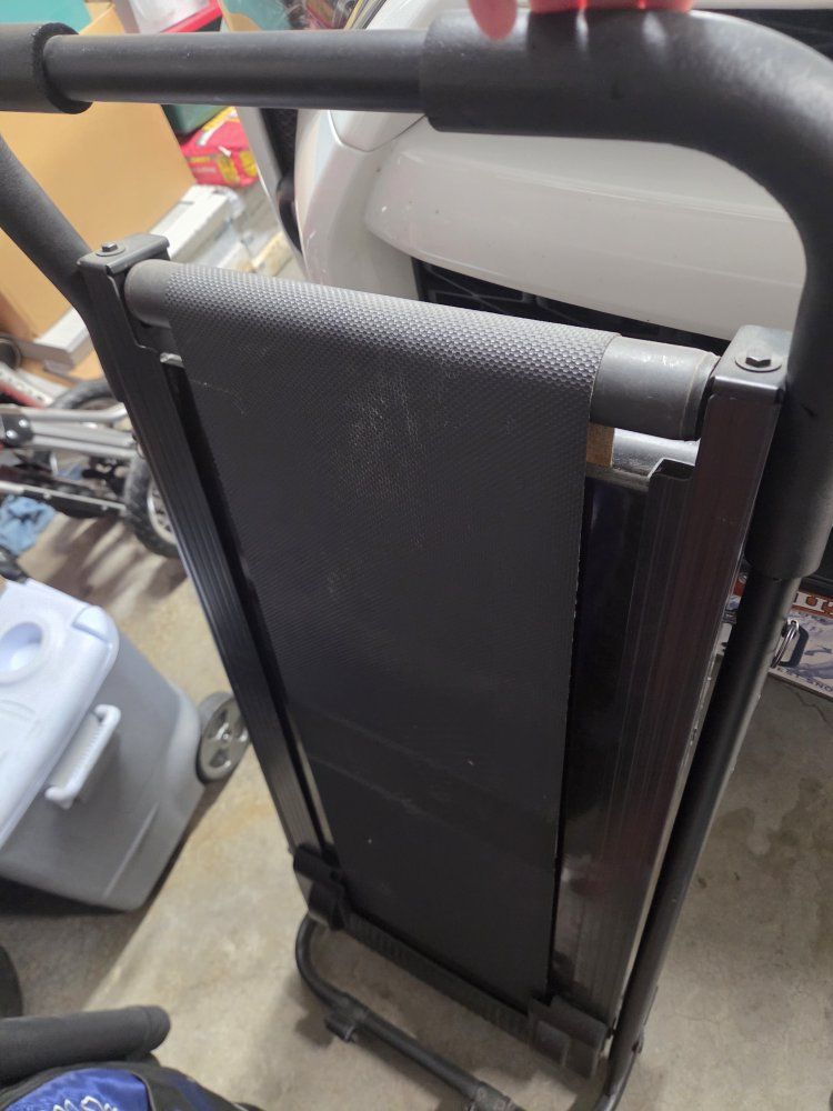 Pro-Form 850 Treadmill - Compact Folding Design MANUAL NON MOTORIZED
