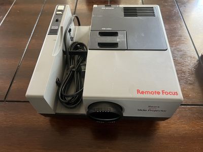 Sears Quartz Slide Projector with Remote Focus and Remote Control - Light Gray