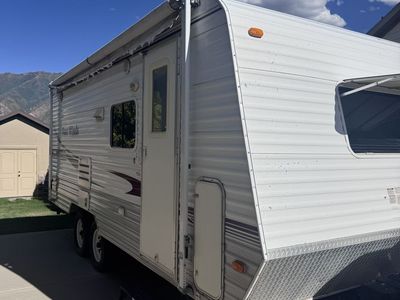 2008 four winds trailer.