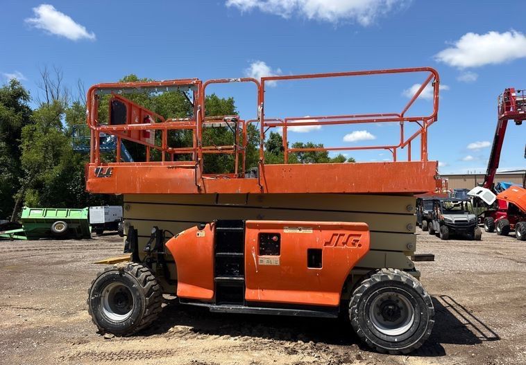 2015 JLG 4394 Rough Terrain Scissor Lift 