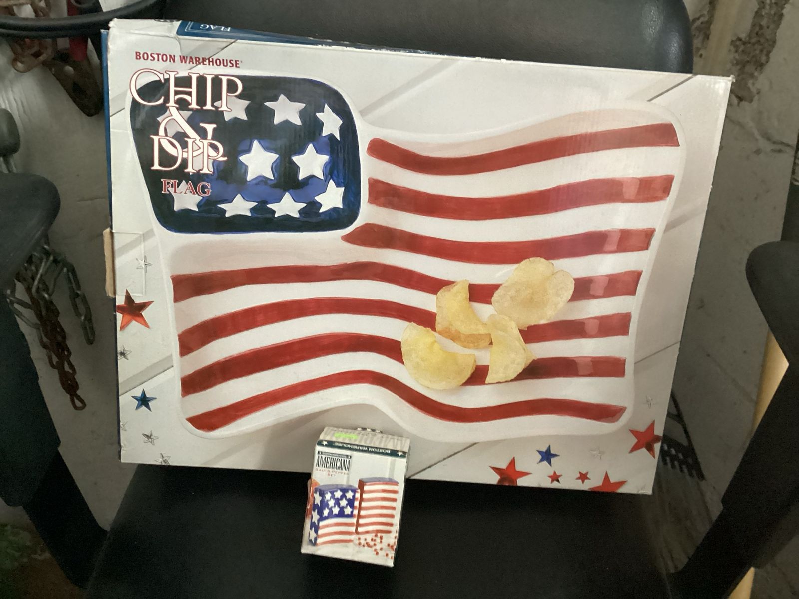 Patriotic condiment tray and salt and pepper shakers (new)