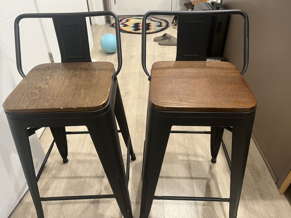 Barstools With Wooden Seats