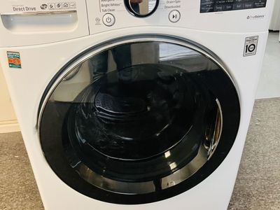 Very Nice LG 4.5 Cu Ft Washing Machine