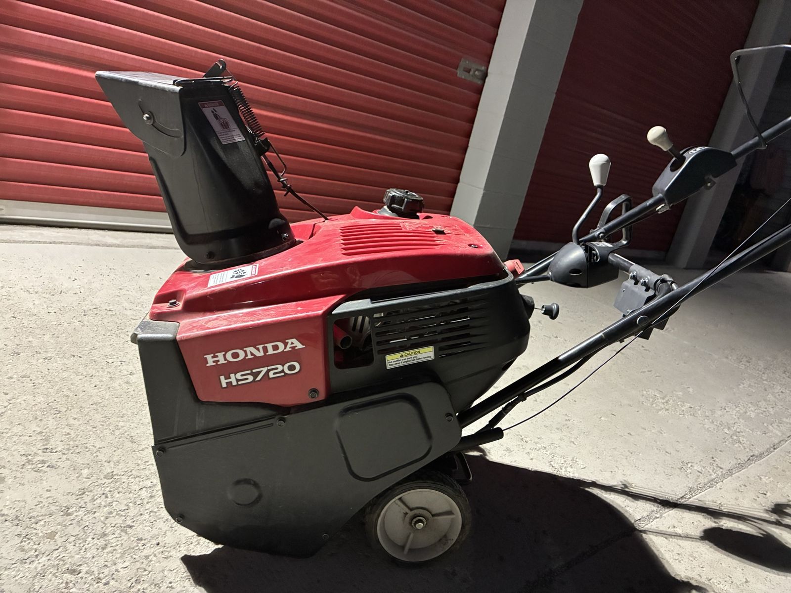 Honda HS720 Snow Blower – Reliable & Easy to Use