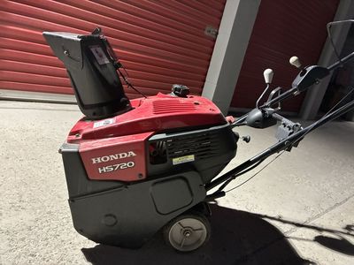 Honda HS720 Snow Blower – Reliable & Easy to Use