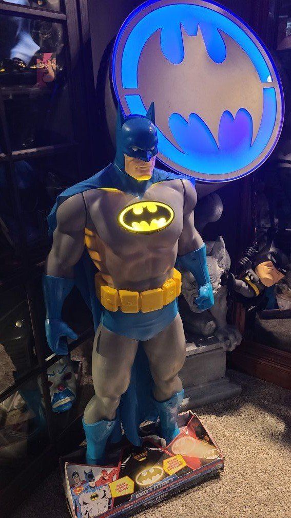 Rare 4ft Batman w chest  projector Jakks Pacific