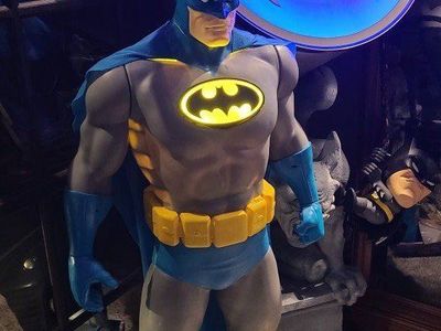 Rare 4ft Batman w chest projector Jakks Pacific