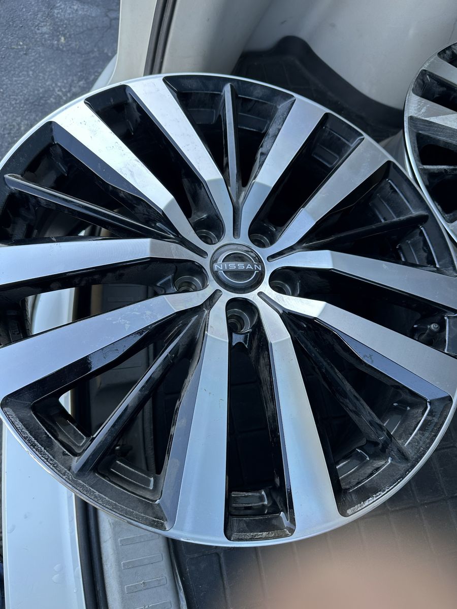 2025 Nissan Pathfinder OEM factory take off Rim