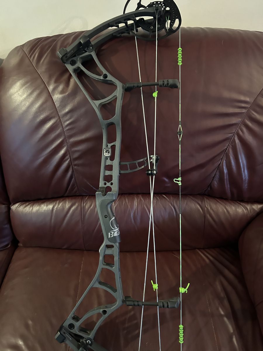 Bear Archery Kuma LD Legend Series Compound Bow Right Hand 60-70 lbs