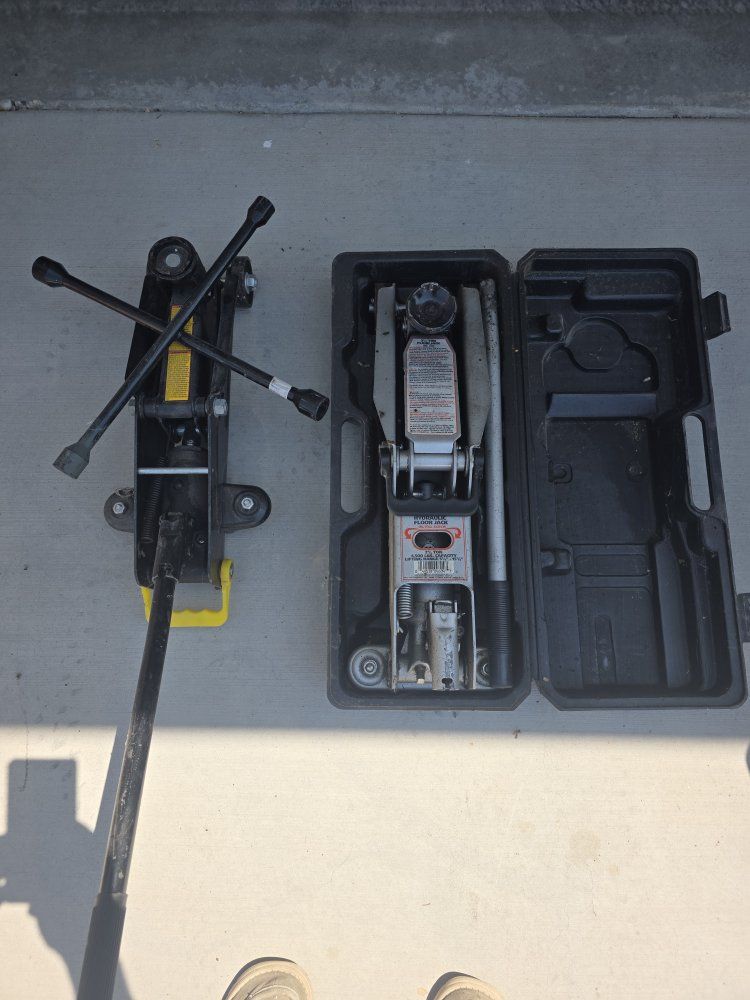 2 floor jacks