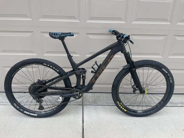 2022 Trek Top Fuel 9.7 Carbon 29er (Medium)