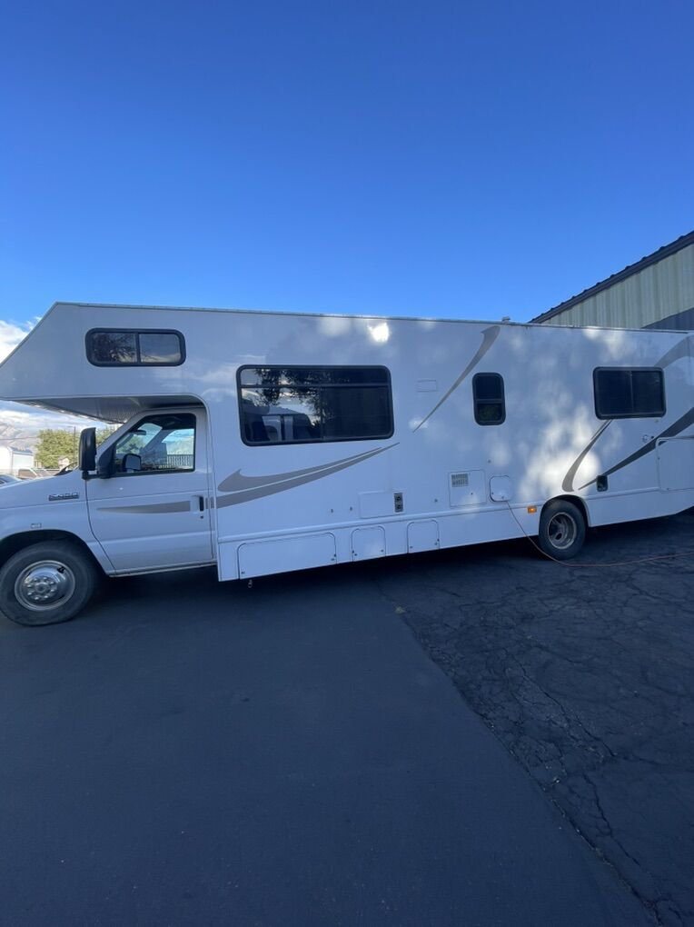 2017 Thor Motor Coach Majestic 28A