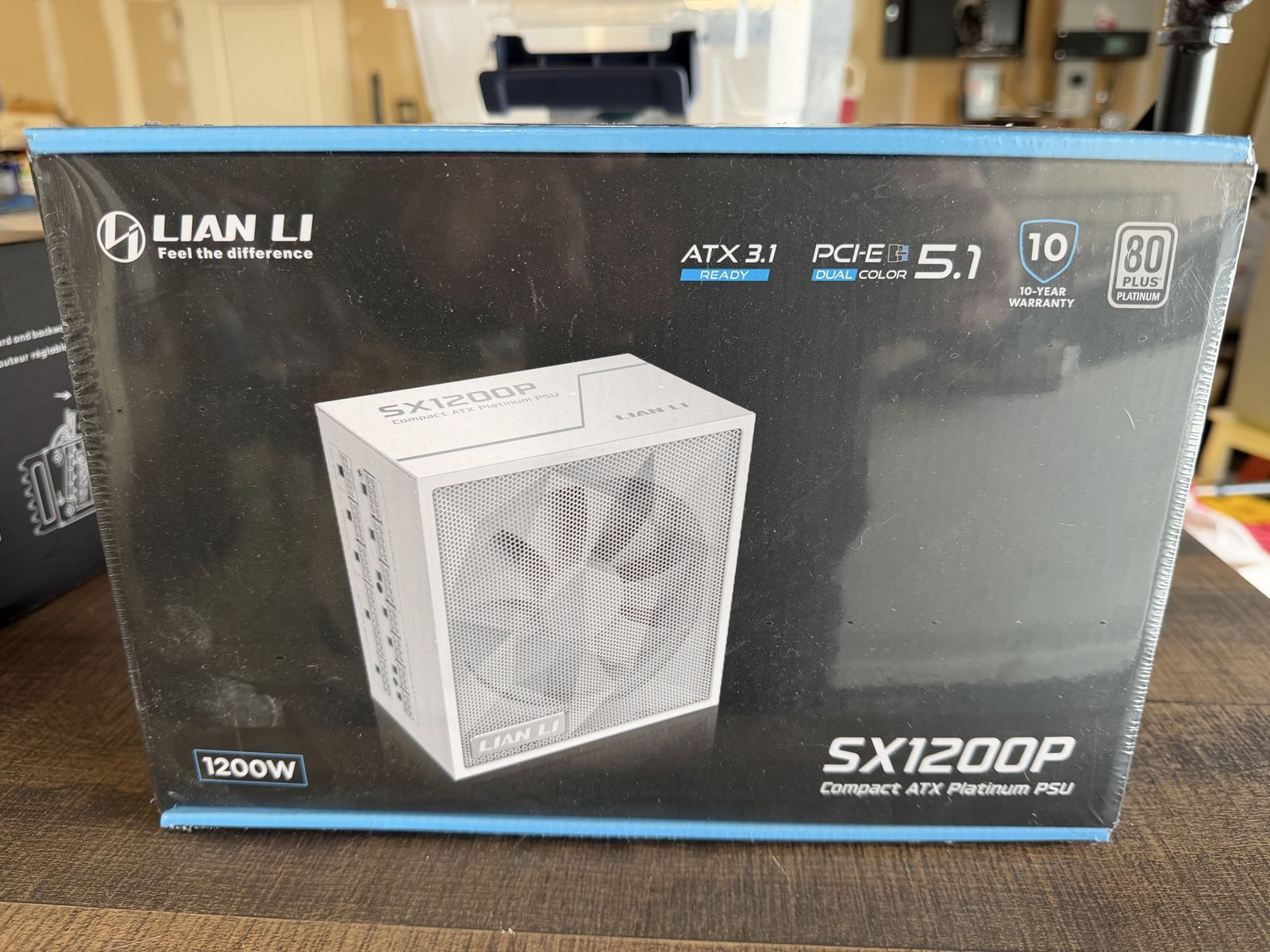 Lian Li White 1200 W Platinum PSU