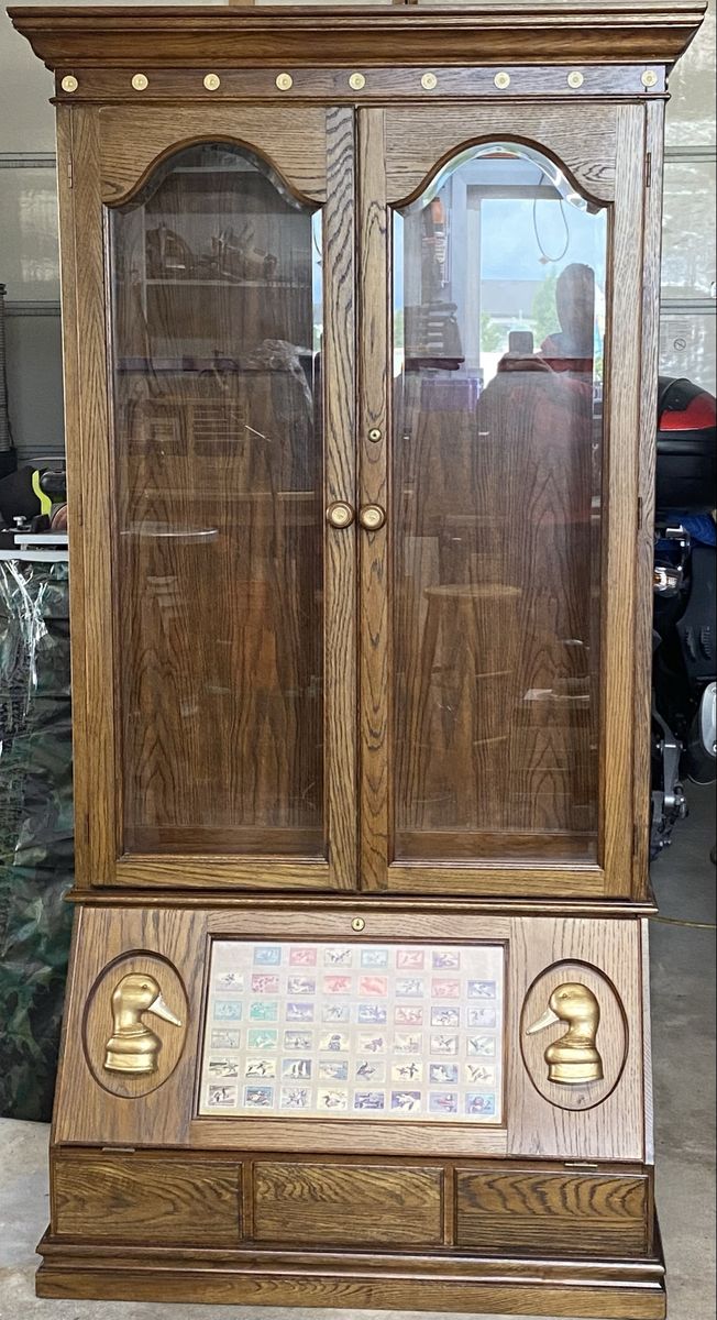 Ducks Unlimited Lighted Gun Display Cabinet