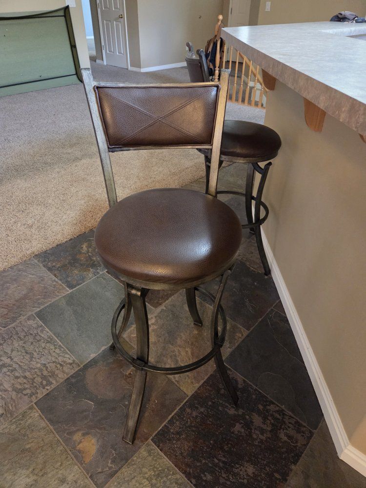 Set of 3 Swivel Bar Stools – Excellent Condition