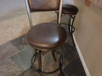 Set of 3 Swivel Bar Stools – Excellent Condition