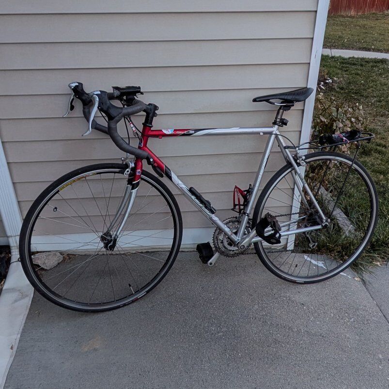 Fuji steel road bike