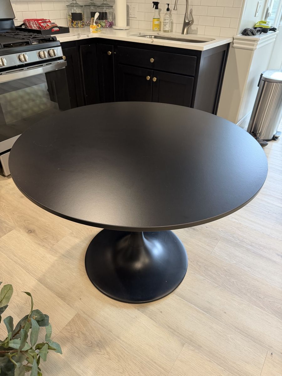 IKEA table in like new condition 