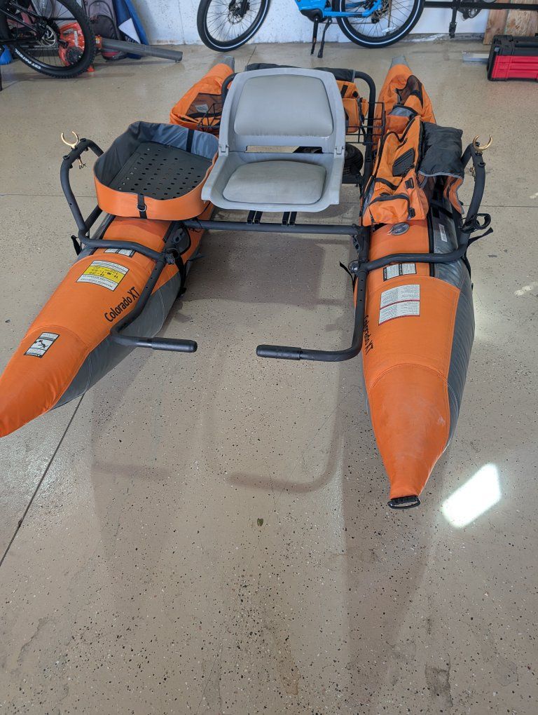 Colorado xt pontoon fishing boat
