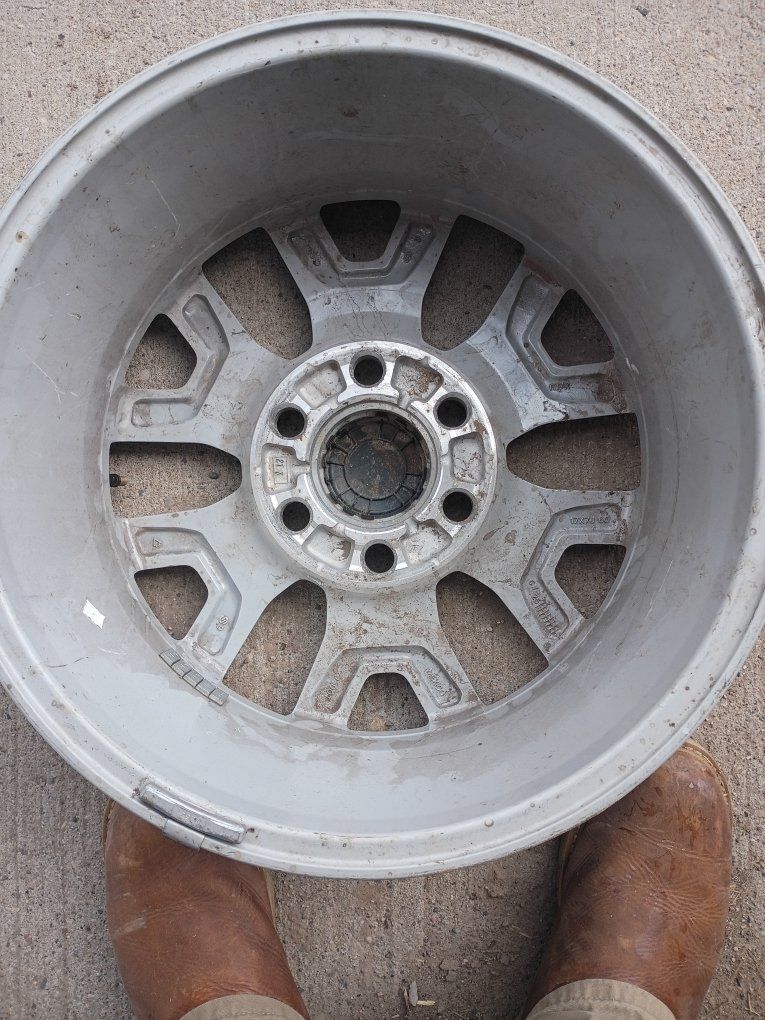 Main image 3