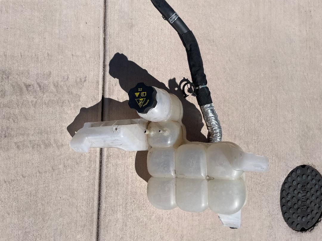2025 Ram 2500 Coolant tank