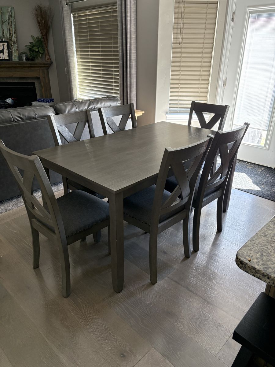 Dining Table & 6 Chairs