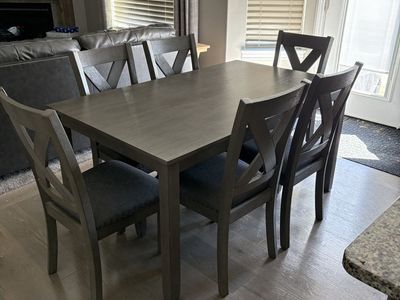 Dining Table & 6 Chairs