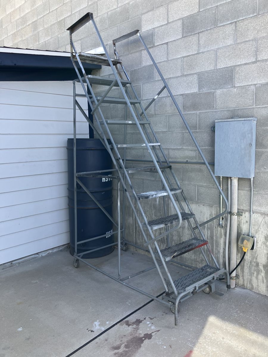 Industrial Rolling Steel Safety Stair Ladder