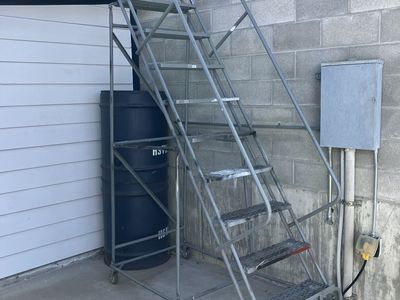 Industrial Rolling Steel Safety Stair Ladder