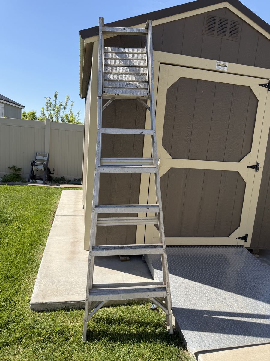 Aluminum 8 foot ladder