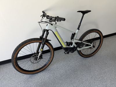 Santa Cruz Heckler E-Bike - Size Large - Light Grey with Tan Maxxis Tires