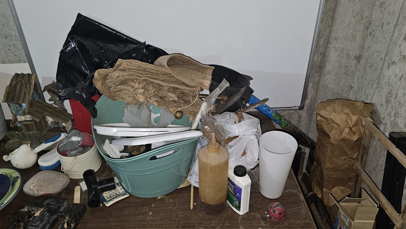 Main image 142