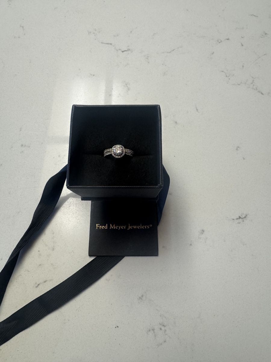 Round Diamond Halo Ring