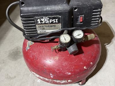 Portable 135 PSI Oil-Free Pancake Air Compressor 2.6 SCFM @ 90 PSI