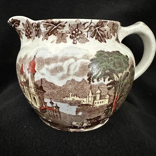 Maling Newcastle-on-Tyne England Vintage Creamer