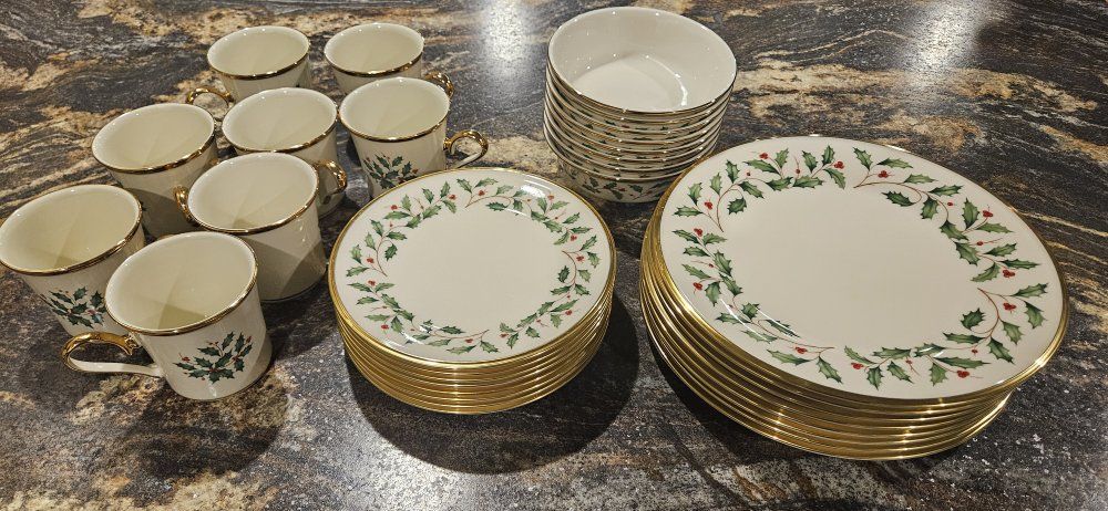 Lenox Holiday Holly & Berry Porcelain Dinnerware Set