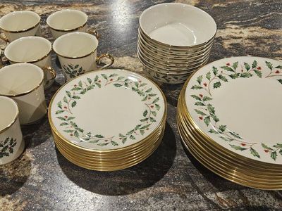 Lenox Holiday Holly & Berry Porcelain Dinnerware Set