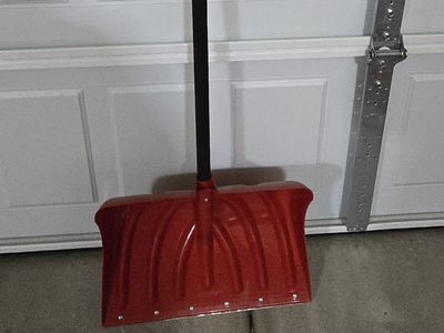 Snow shovel
